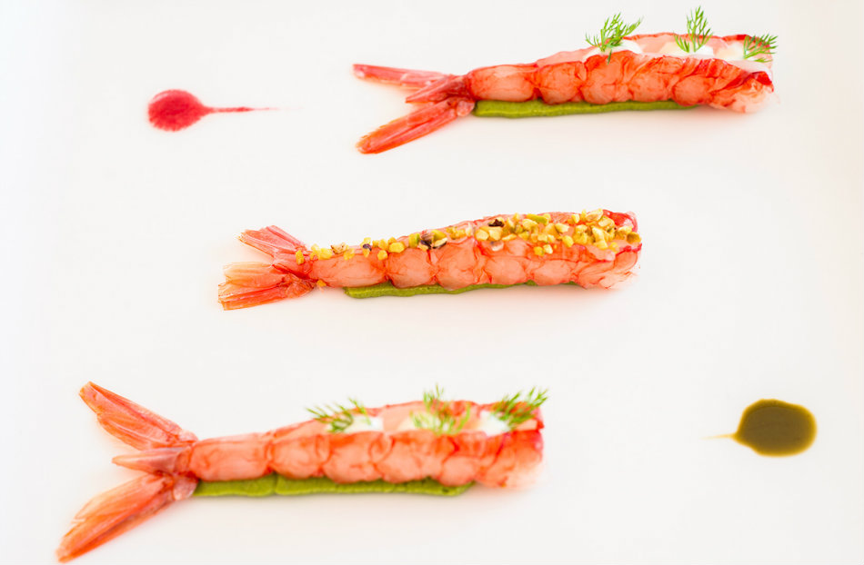 Red shrimp, peas, pistachio and raspberry - © Il Cascinale Nuovo